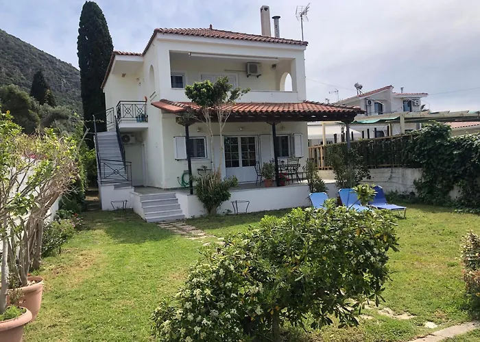 Skaloma Seafront Loulas House Nearby Nafpaktos